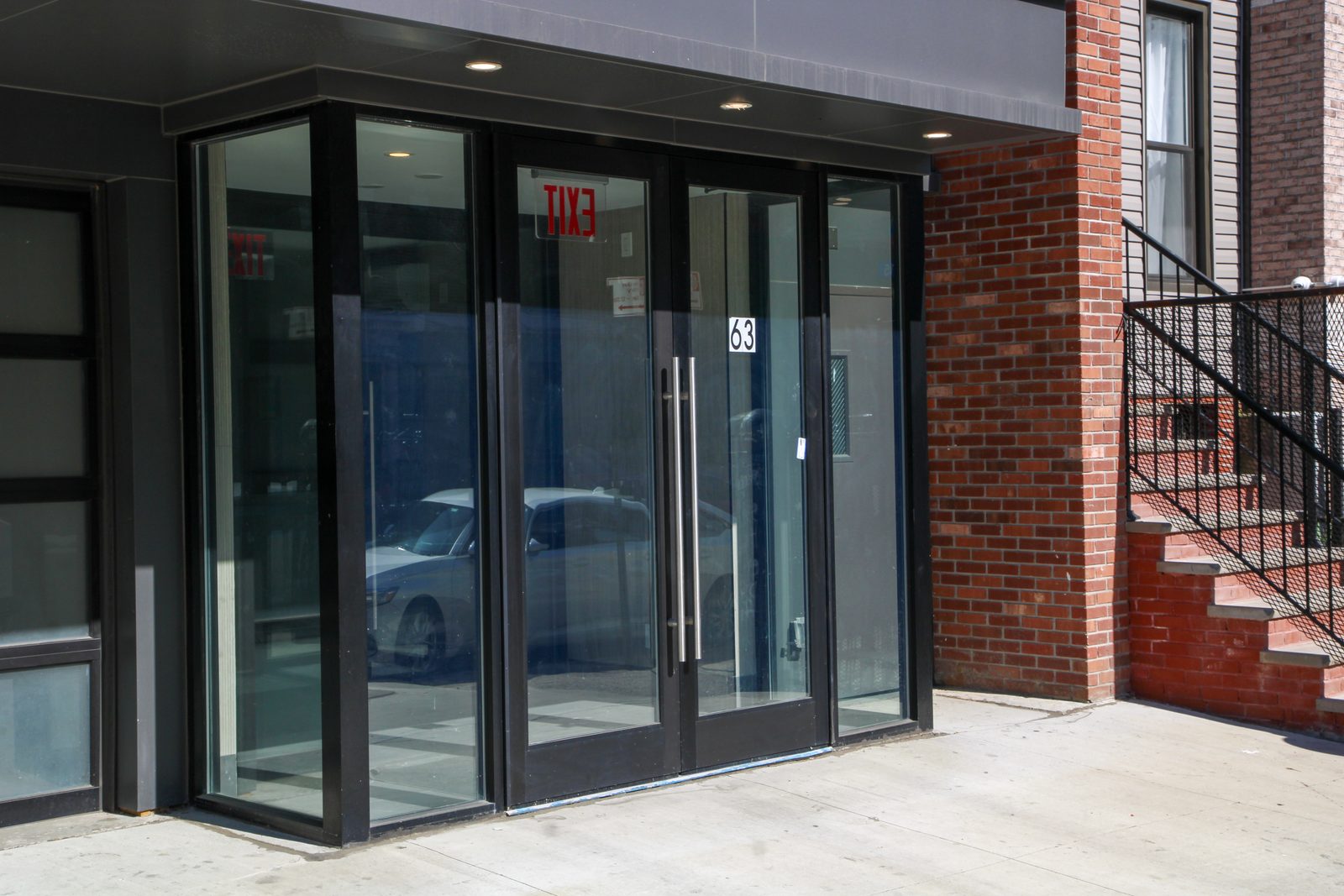 Commercial double-door entrance with PGA SF450 glazing system